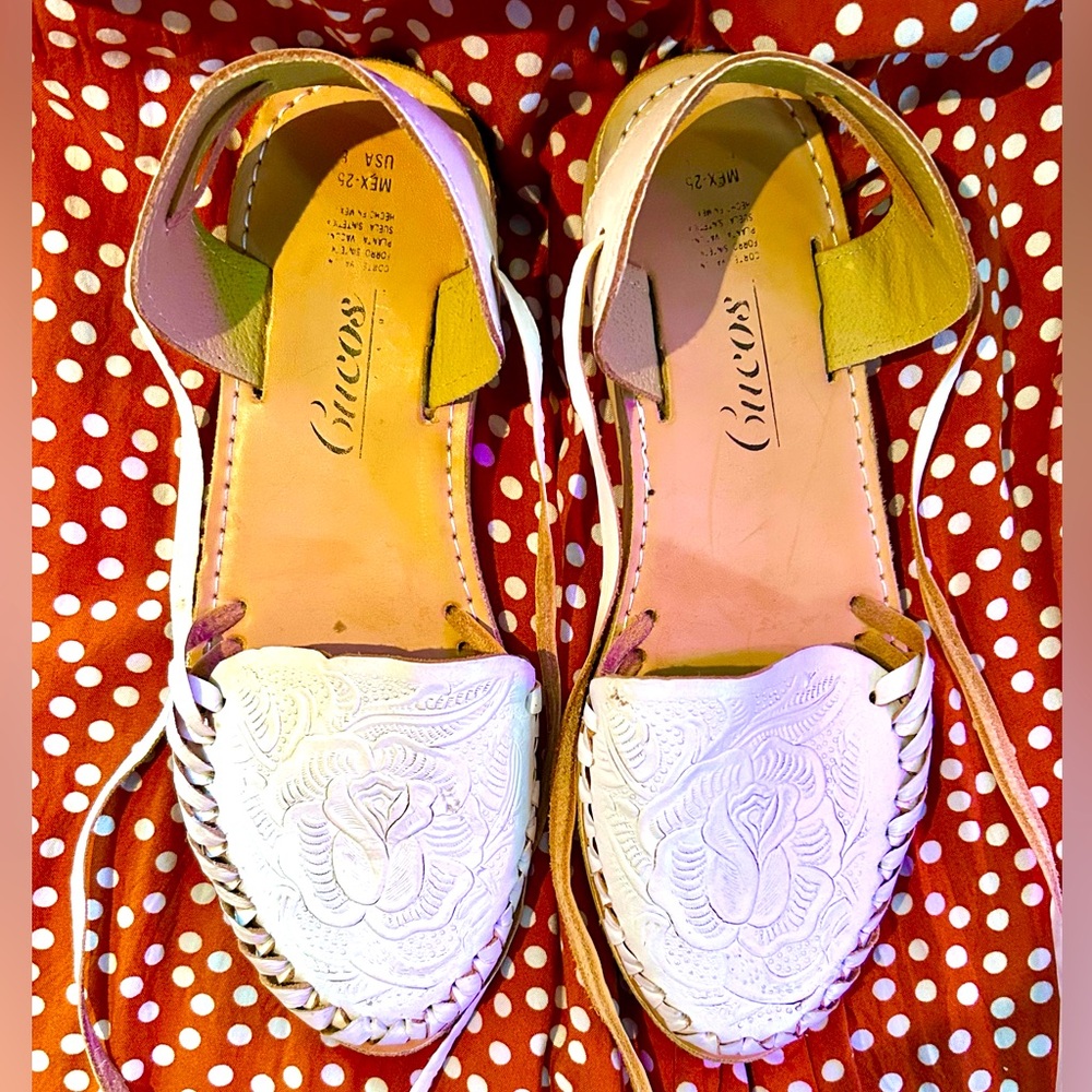 Cucos White Floral Mexican Leather Ankle Wrap Flats, US Size 8